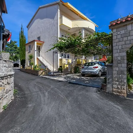 Tabak Apartment *